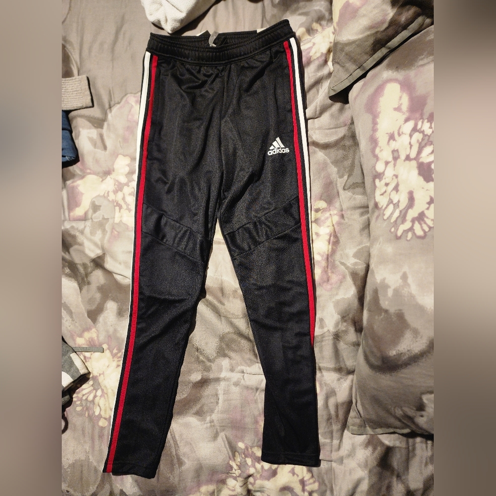 Men's Adidas tapered fit pants.  Size S
